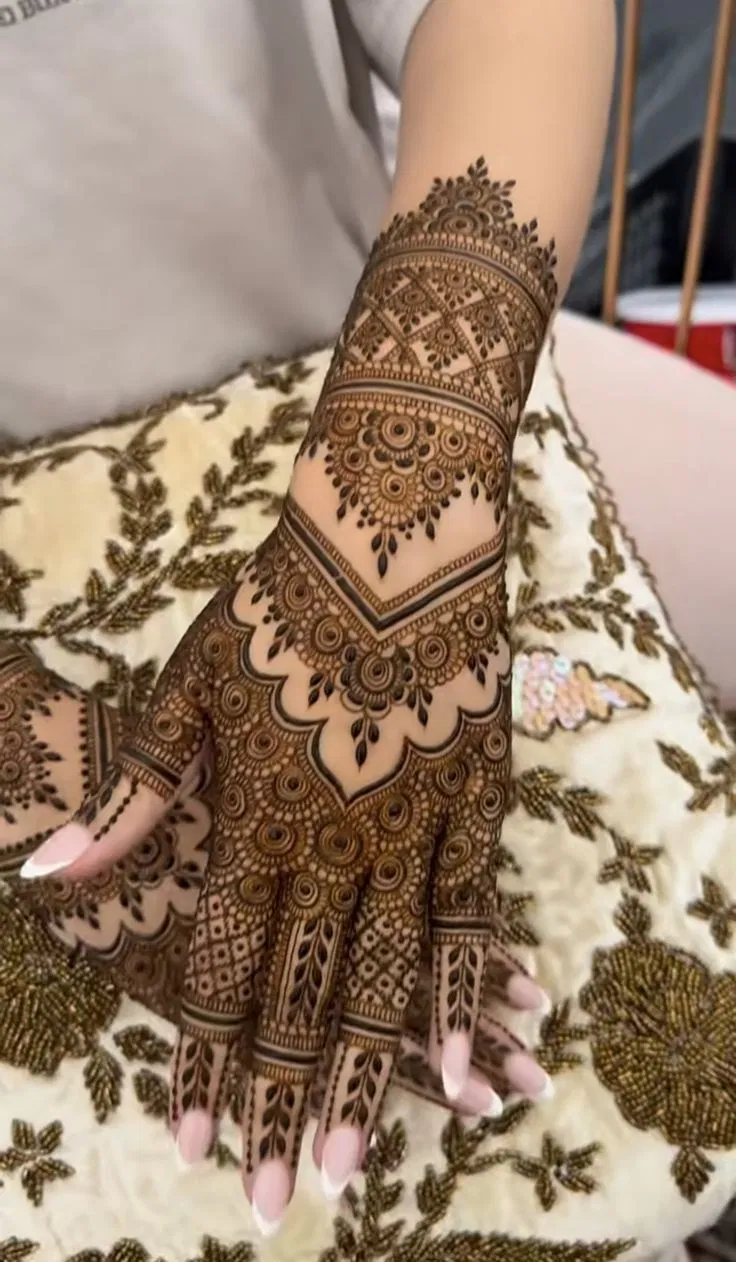 Aesthetic Bridal Back Hand Mehndi Design (20)