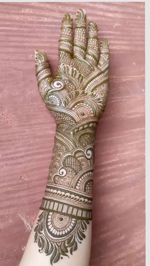 aesthetic bridal figure arm mehndi design