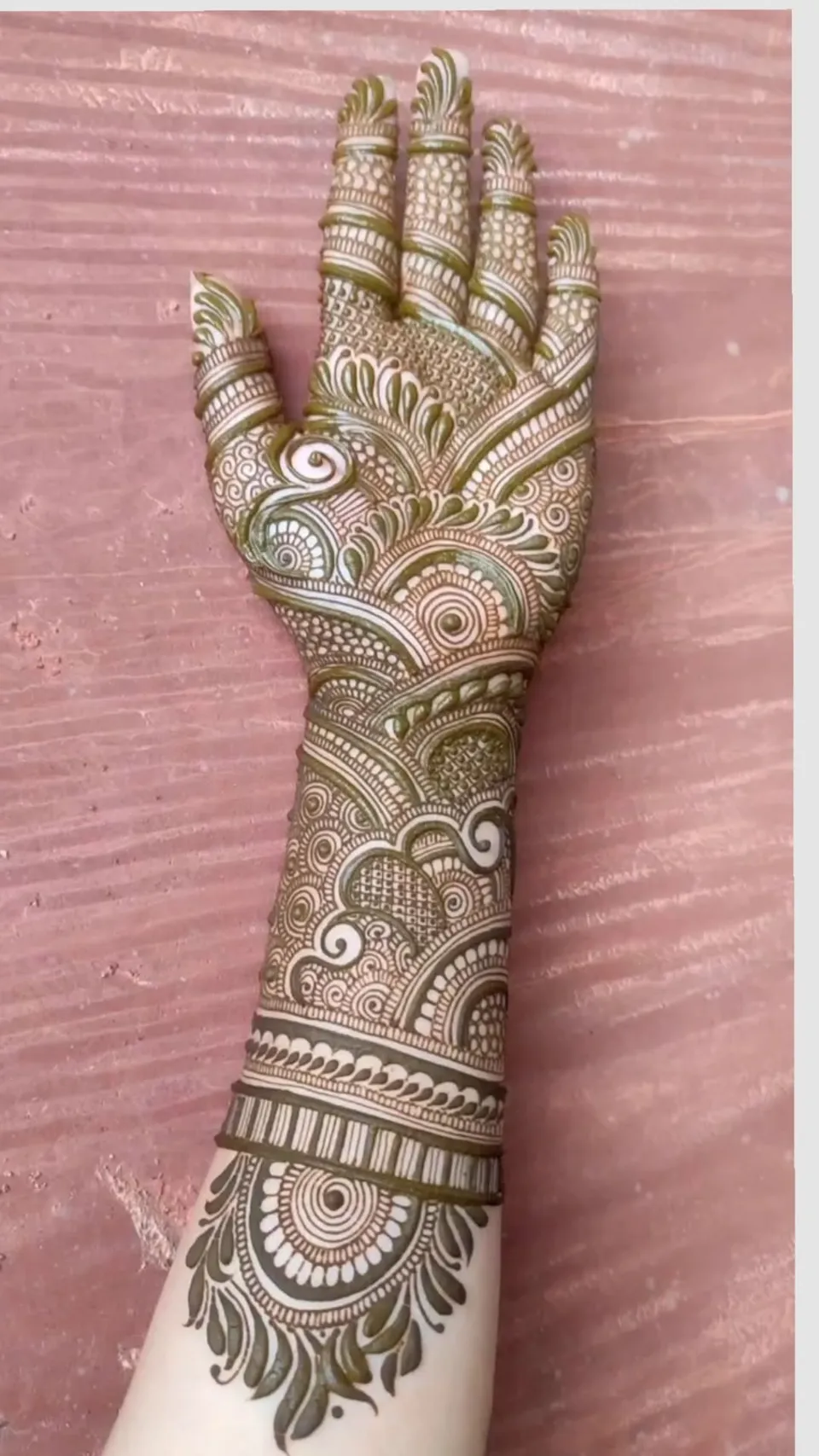 Aesthetic Bridal Arm Mehndi Design with Figures (3)