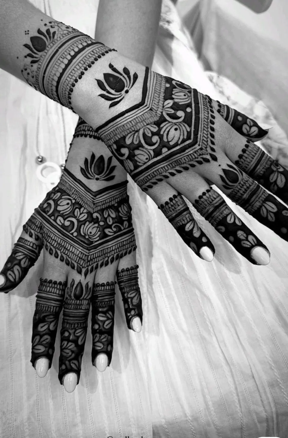 Aesthetic Bridal Back Hand Mehndi Design with Lotus (5)