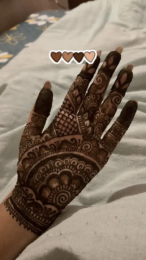 aesthetic arabic heart front hand mehndi design