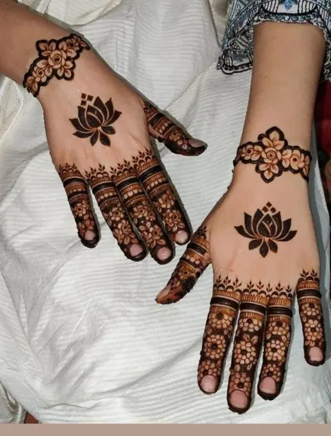simple stylish figure back hand mehndi design