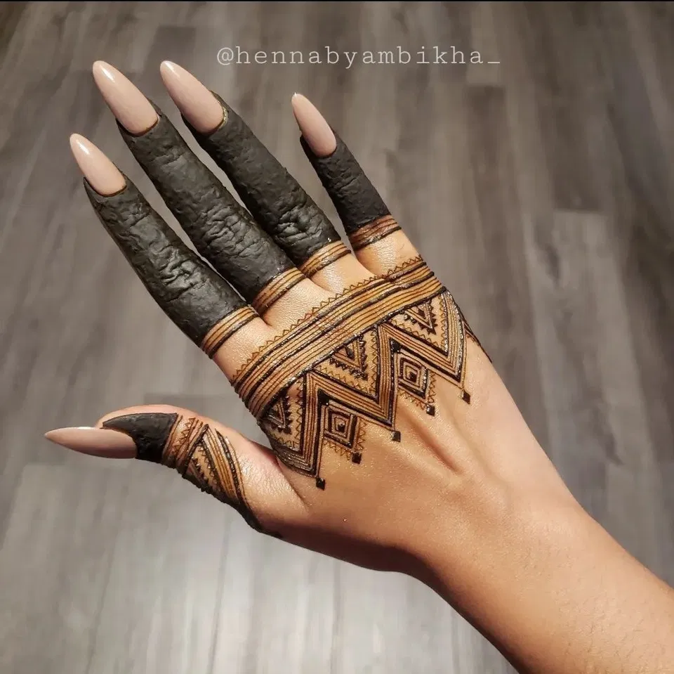 Simple Stylish Back Hand Mehndi Design with Lotus (2)