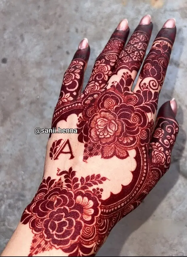 Bridal Simple Finger Mehndi Design with Flowers and Hidden Name