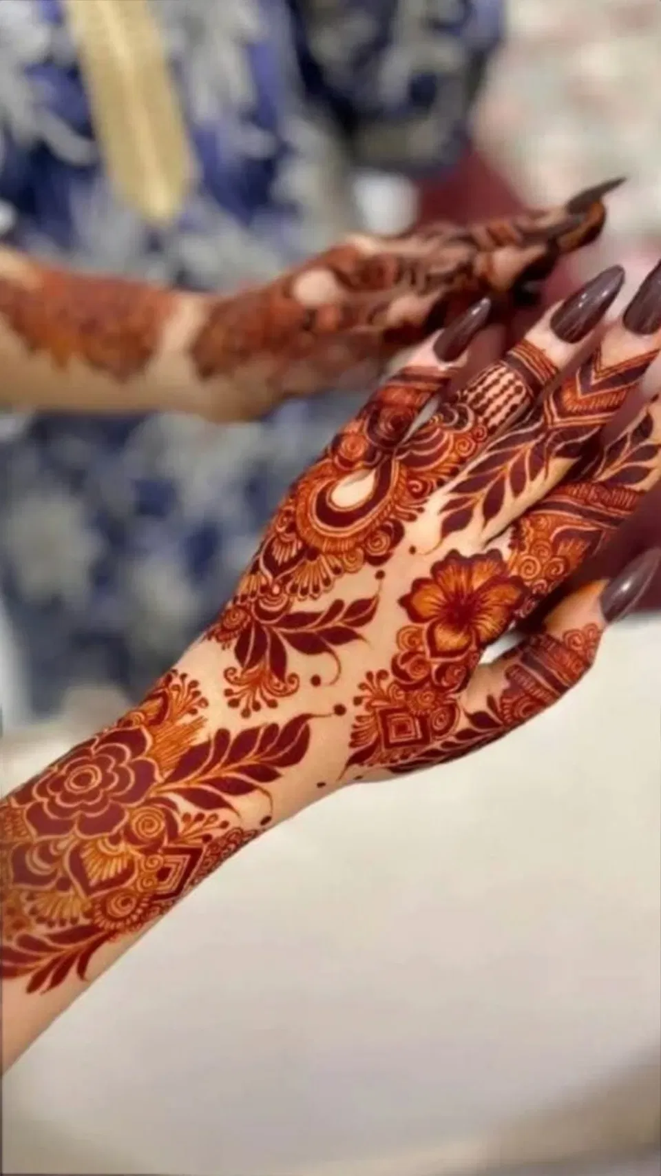Arabic Bridal Back Hand Mehndi Design with Flowers (14)