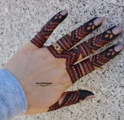 royal simple circle back hand mehndi design