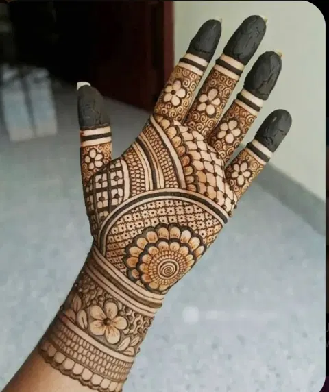 bridal circle front hand mehndi design