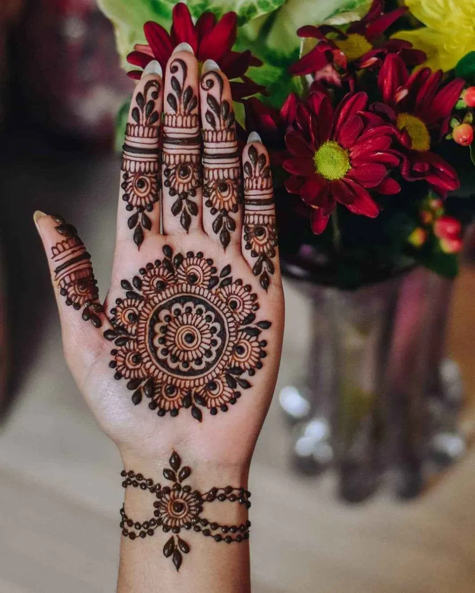 Simple Stylish Front Hand Mehndi Design with Gol Tikki and Flowers for Diwali (3)