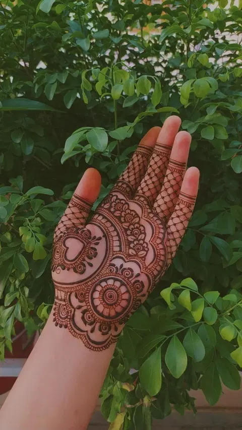 simple stylish circle finger mehndi design