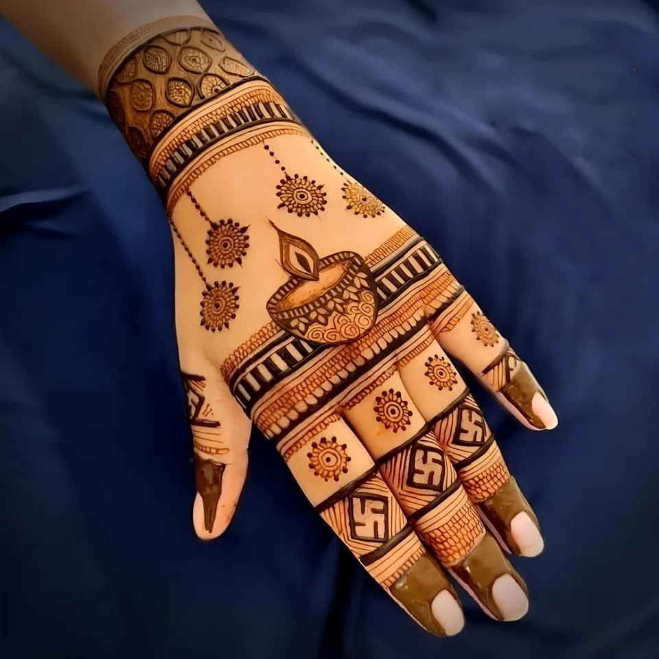 Back Hand Mehndi Design for Diwali (2)