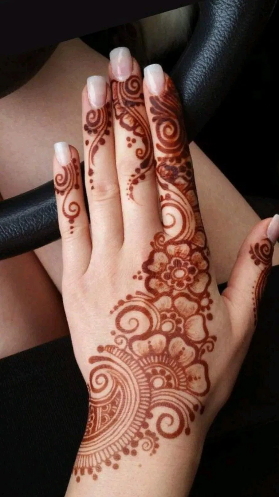 Arabic Simple Front Hand Mehndi Design with Bel for Raksha Bandhan