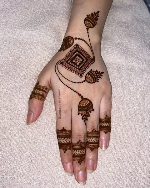 simple stylish circle finger mehndi design
