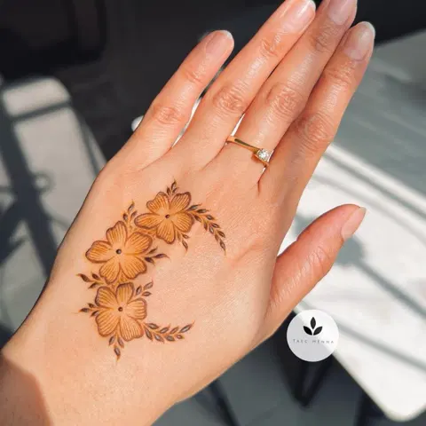 minimal simple flower front hand mehndi design