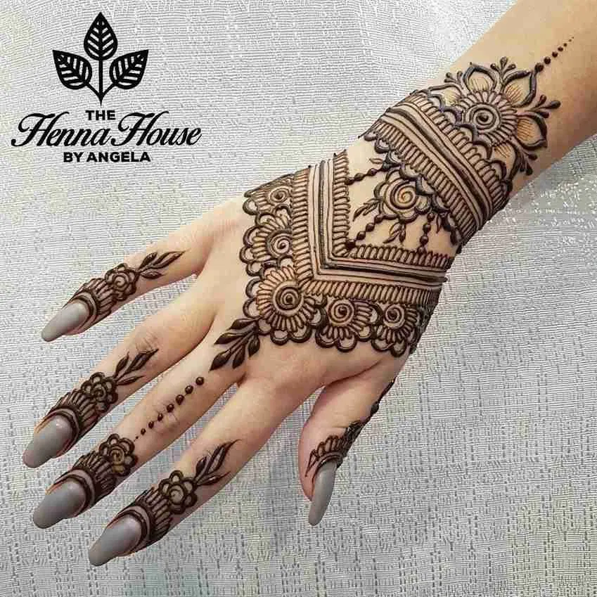 Simple Stylish Back Hand Mehndi Design (19)