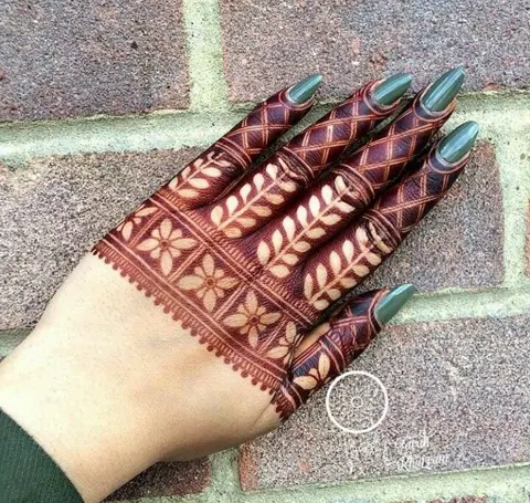 simple stylish jaal finger mehndi design