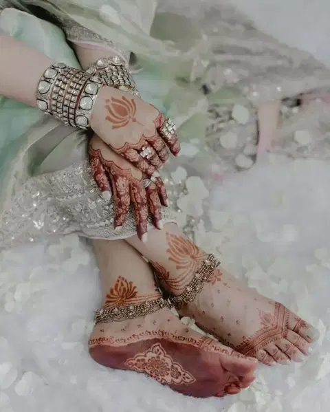 aesthetic bridal lotus foot mehndi design