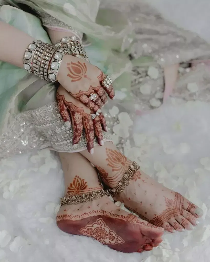 Aesthetic Bridal Foot Mehndi Design with Lotus (2)