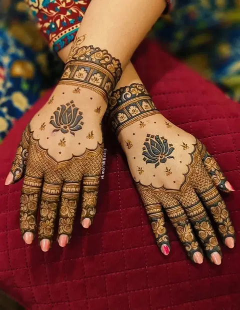 aesthetic arabic jaal back hand mehndi design