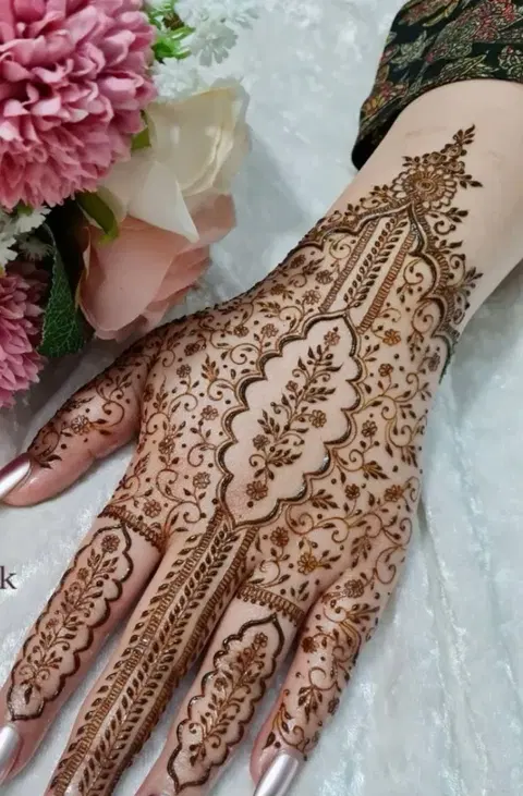 aesthetic stylish flower front hand mehndi design