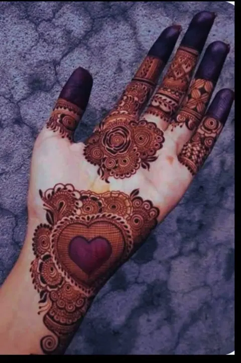 bridal simple circle foot mehndi design