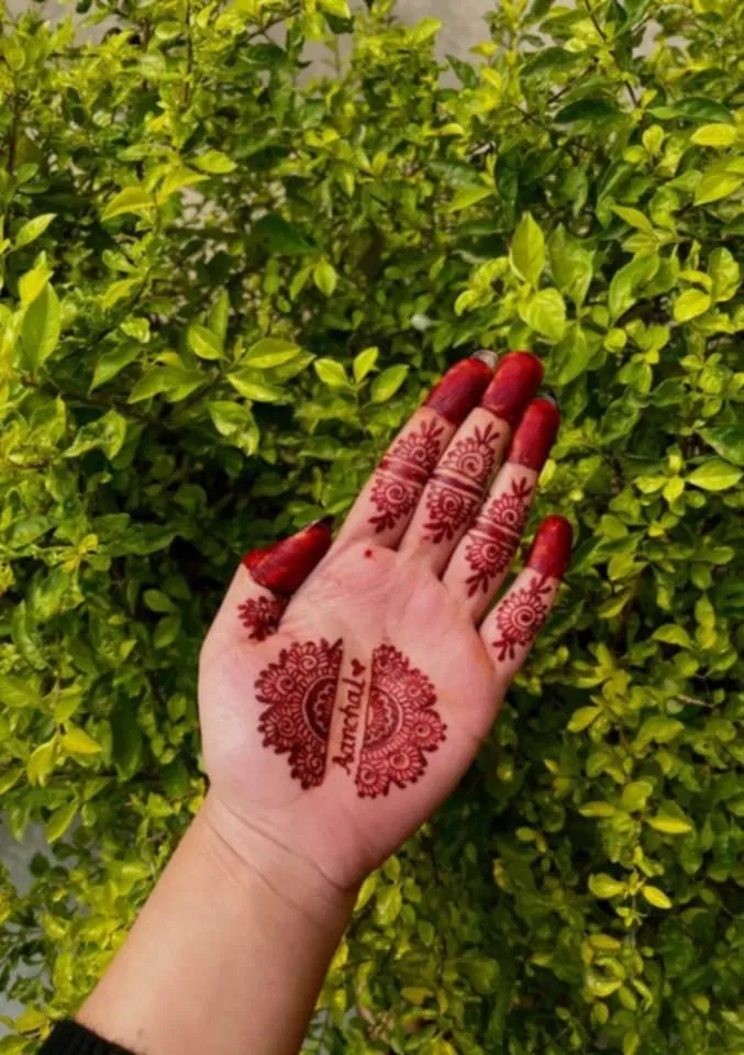Simple Finger Mehndi Design with Gol Tikki and Hearts