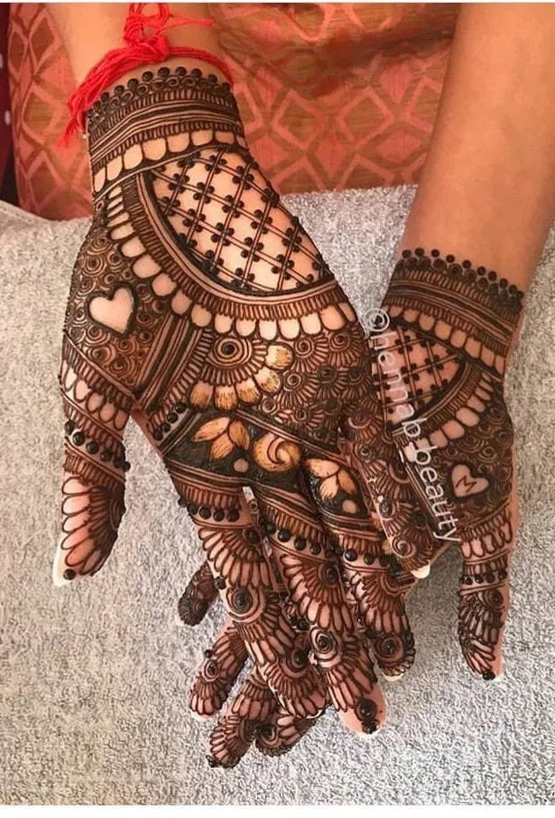 Bridal Indian Front Hand Mehndi Design with Figures and Hearts for Karwa Chauth (4)
