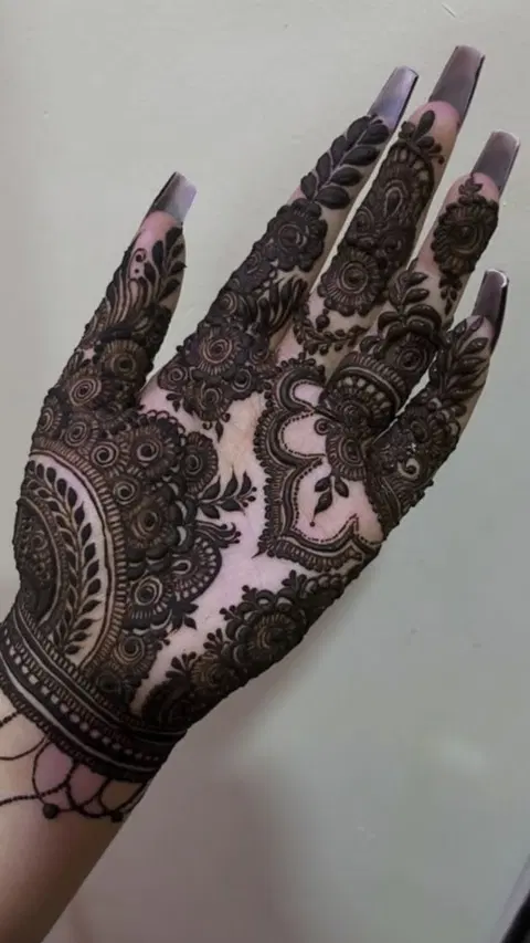 arabic bridal circle front hand mehndi design