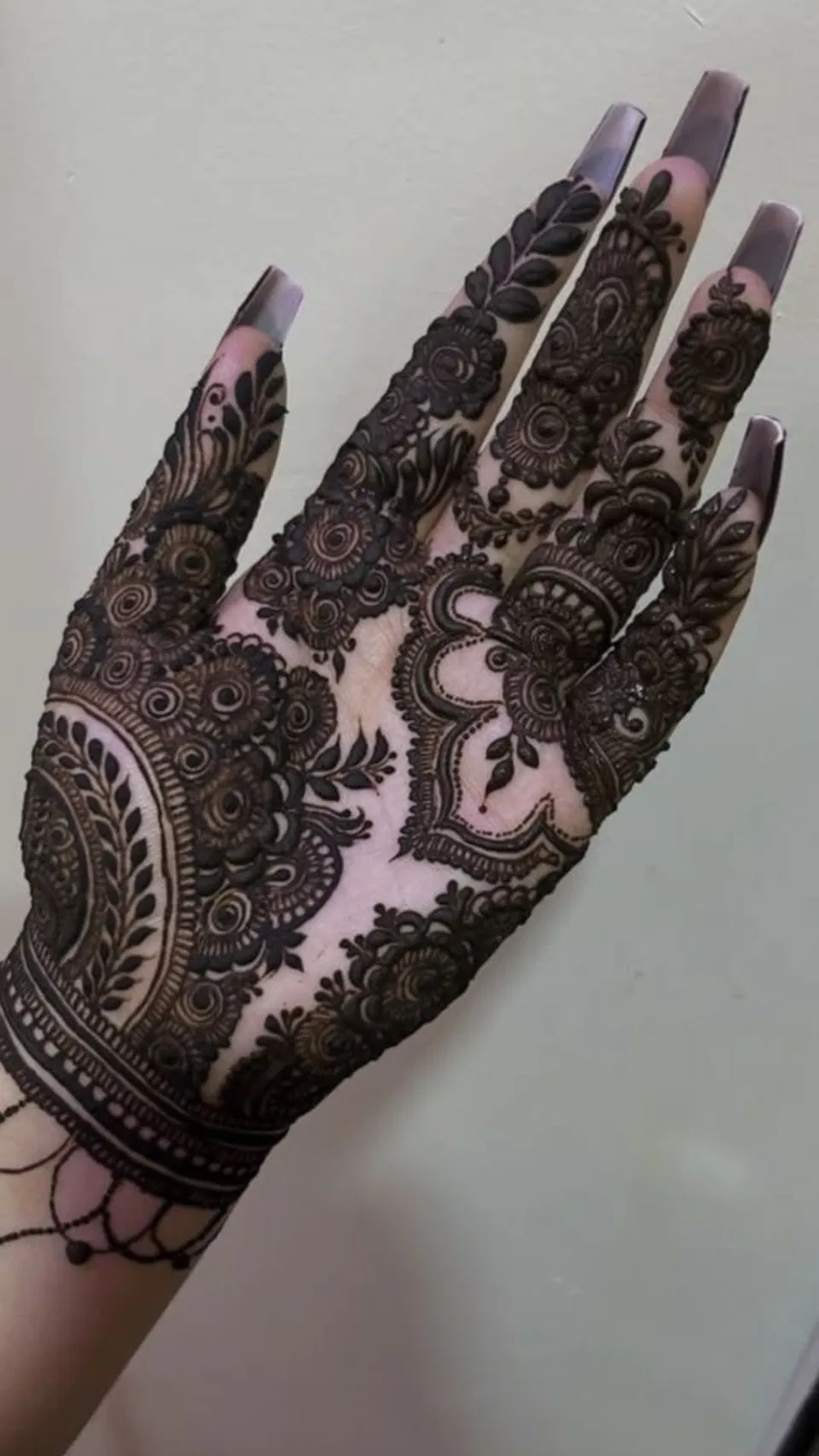 Arabic Bridal Front Hand Mehndi Design with Gol Tikki (13)