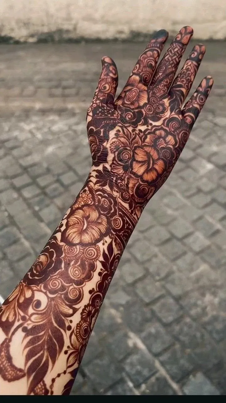 Arabic Bridal Front Hand Mehndi Design with Gol Tikki, Flowers and Jaal (5)