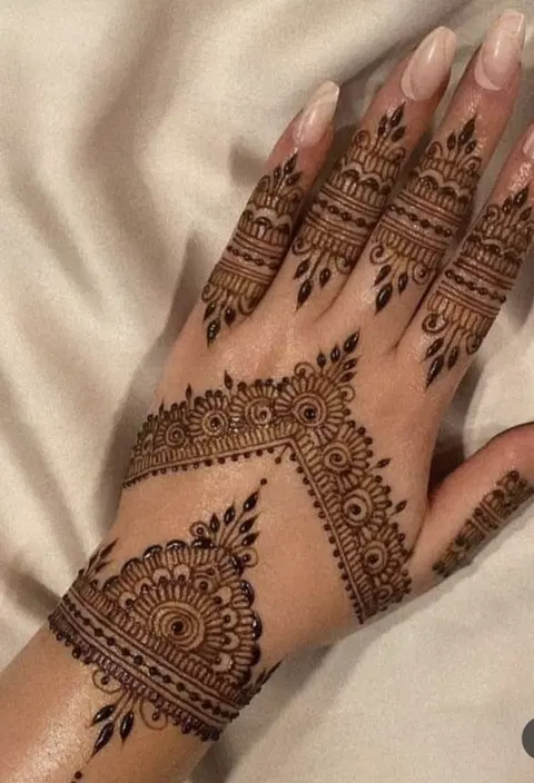 arabic bridal circle back hand mehndi design