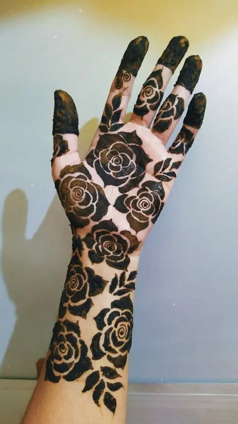bridal simple circle foot mehndi design