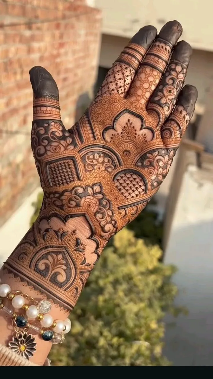 Aesthetic Arabic Front Hand Mehndi Design with Gol Tikki and Figures for Teej