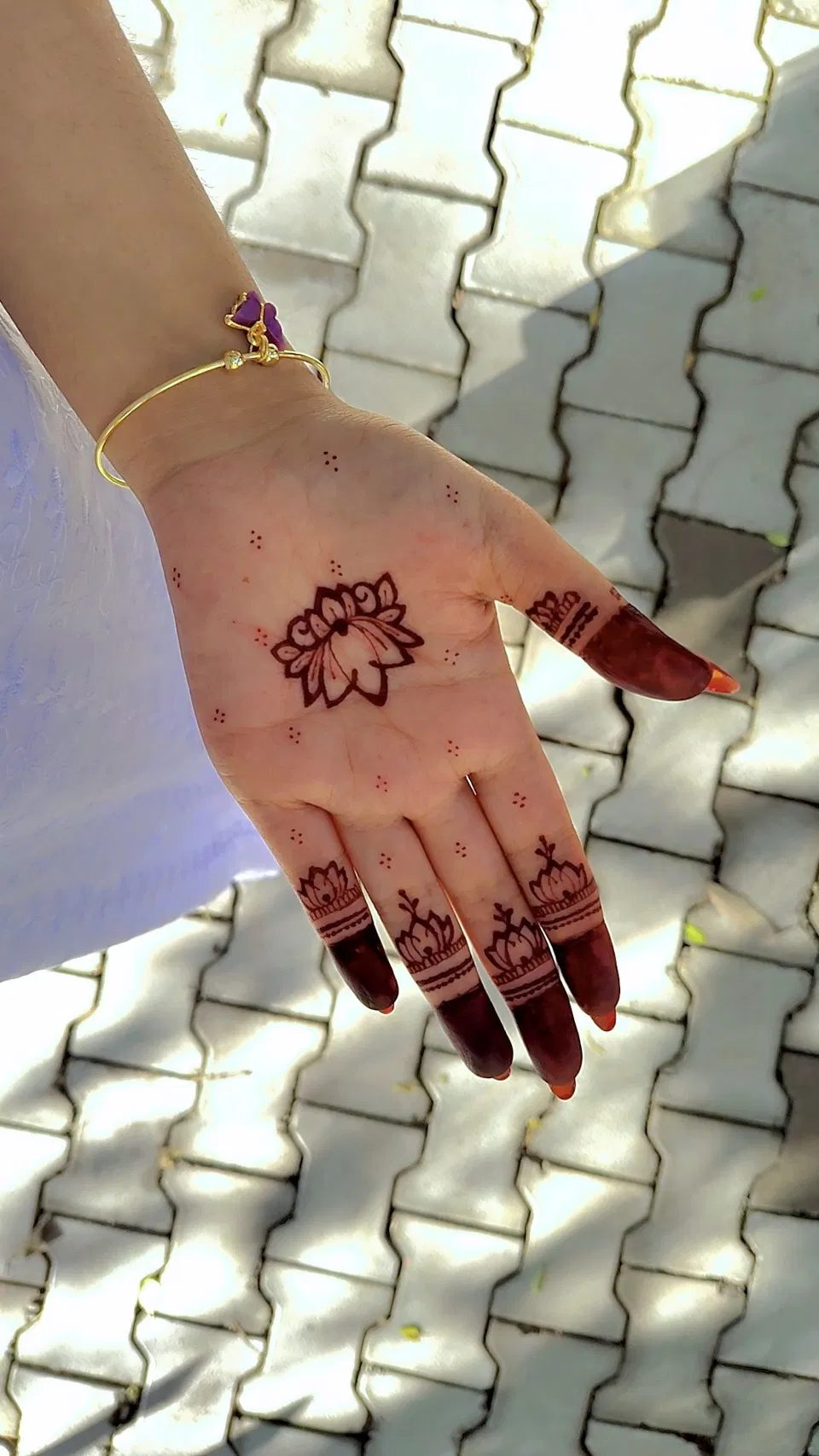 Aesthetic Minimal Finger Mehndi Design with Flowers, Jaal and Lotus (4)