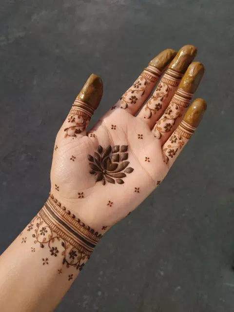 simple stylish lotus front hand mehndi design