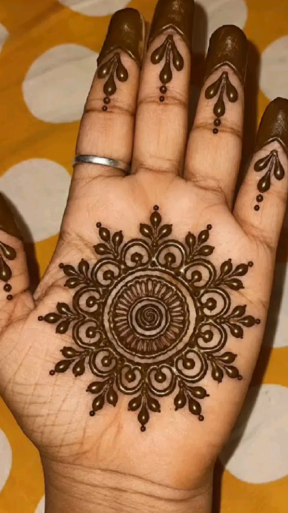 Simple Front Hand Mehndi Design with Gol Tikki