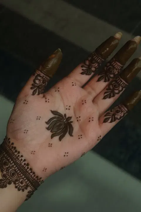 simple stylish lotus back hand mehndi design