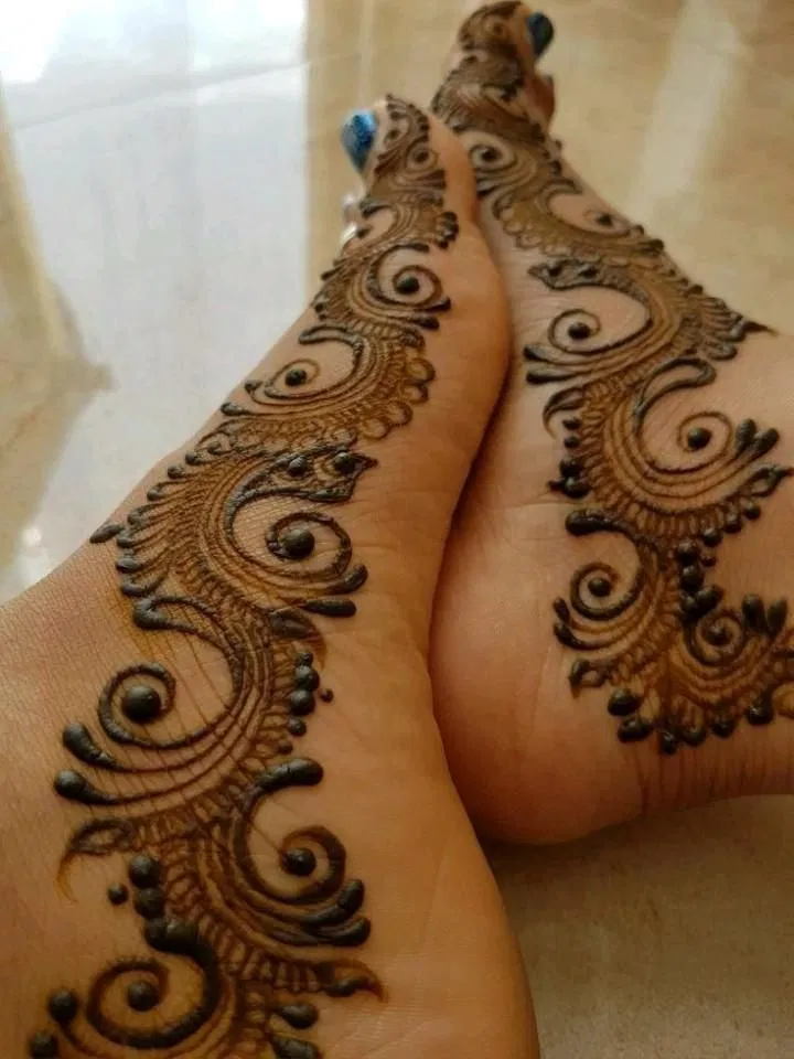 Arabic Simple Foot Mehndi Design (7)