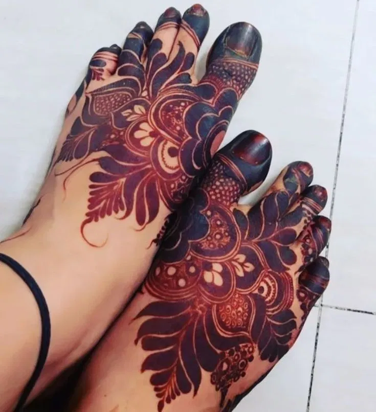 Arabic Dubai Foot Mehndi Design