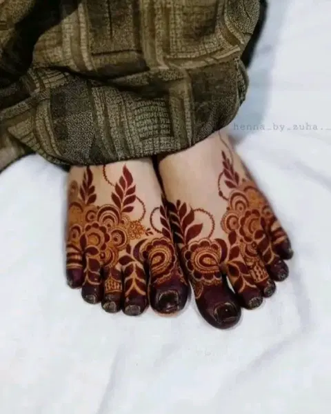 aesthetic bridal foot mehndi design