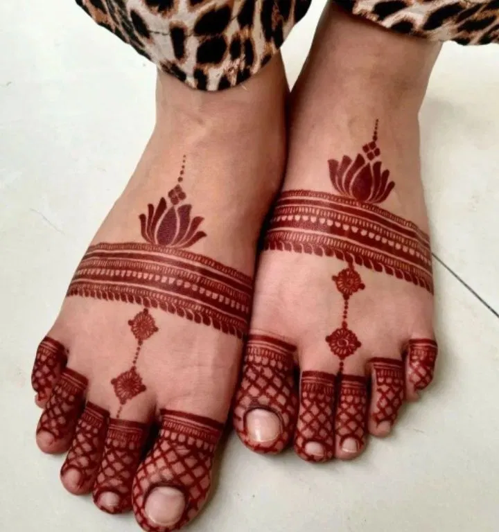 Bridal Minimal Back Hand Mehndi Design with Figures and Jaal