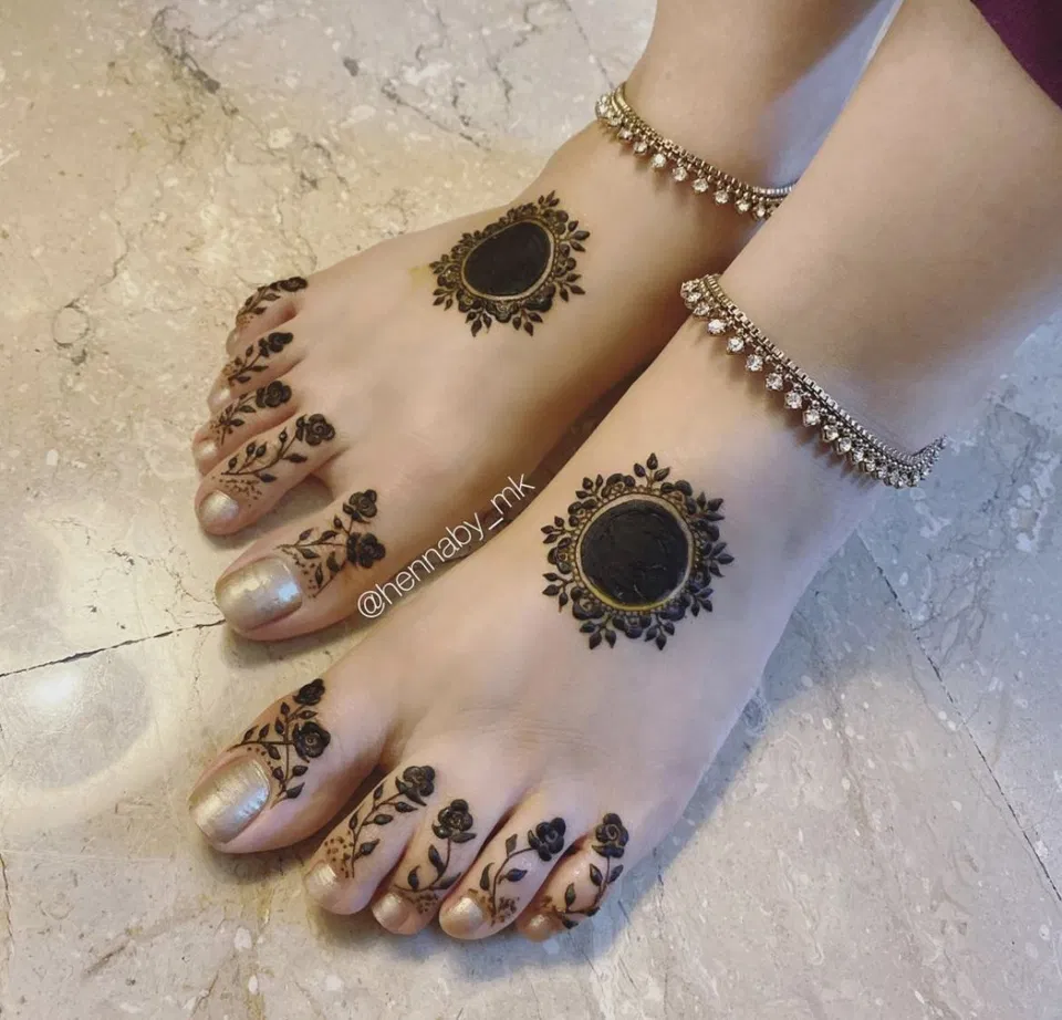 Indian Simple Foot Mehndi Design with Gol Tikki and Hearts