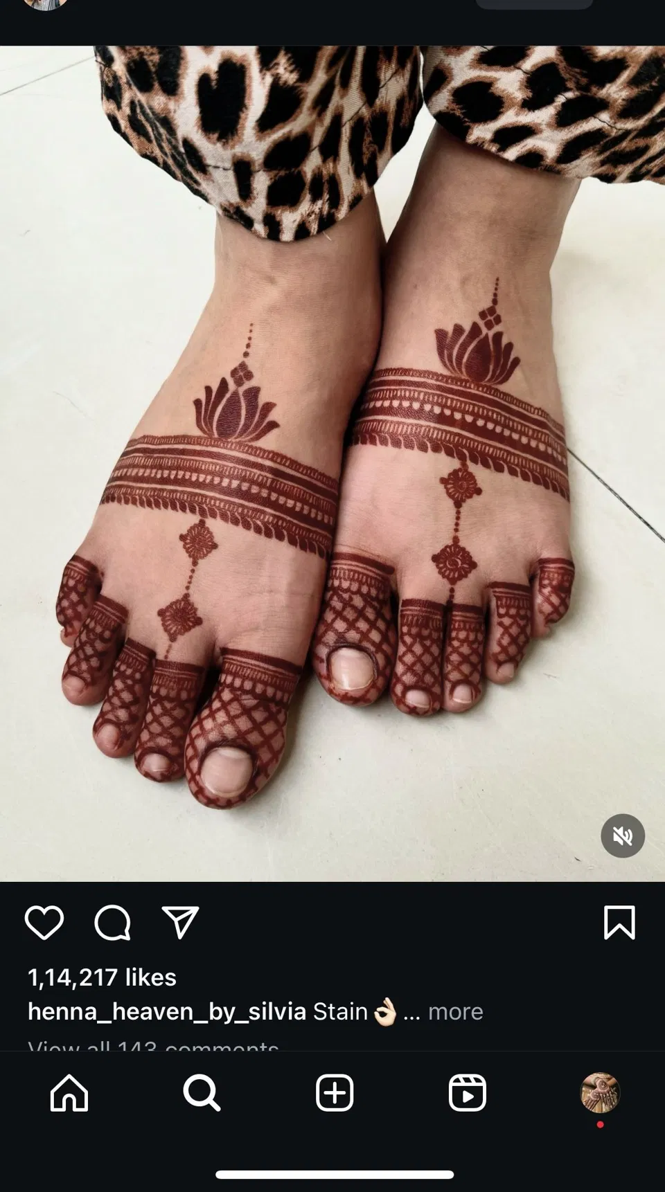 Simple Stylish Foot Mehndi Design with Lotus (2)