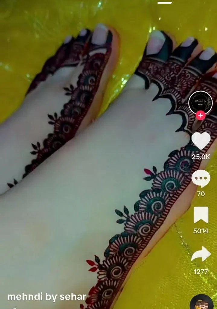 Arabic Simple Foot Mehndi Design with Flowers and Hearts (2)
