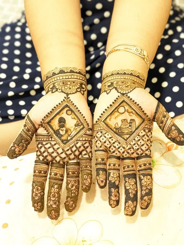 Arabic Bridal Finger Mehndi Design with Gol Tikki and Figures for Engagement (2)