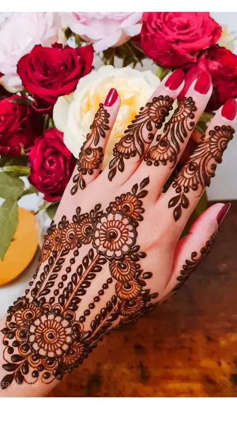 arabic simple circle back hand mehndi design