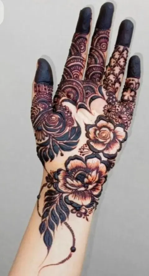 dubai simple flower back hand mehndi design