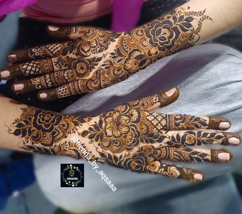 Aesthetic Bridal Back Hand Mehndi Design with Gol Tikki and Flowers (42)