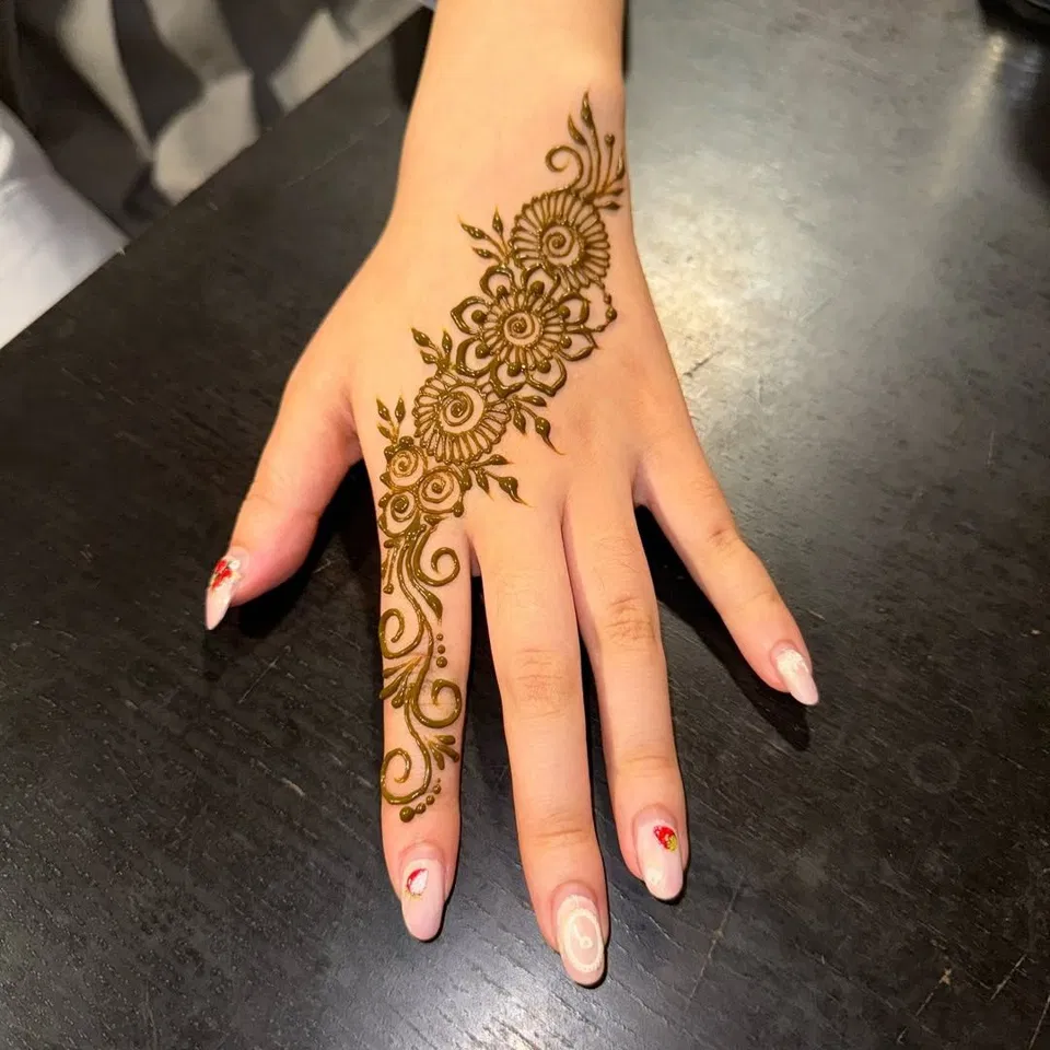 Minimal Simple Back Hand Mehndi Design with Bel
