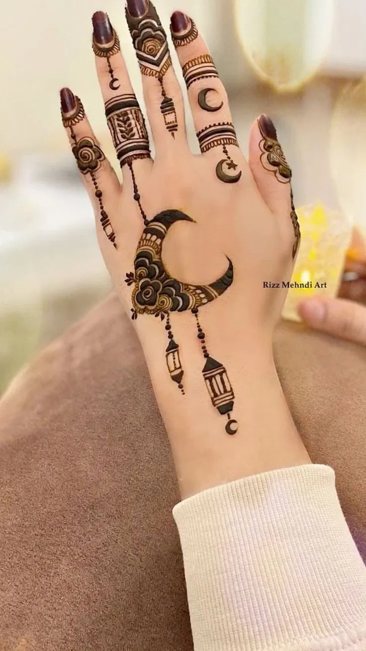 Arabic Simple Back Hand Mehndi Design with Moon for Eid (4)