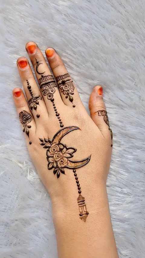 simple moon arm mehndi design